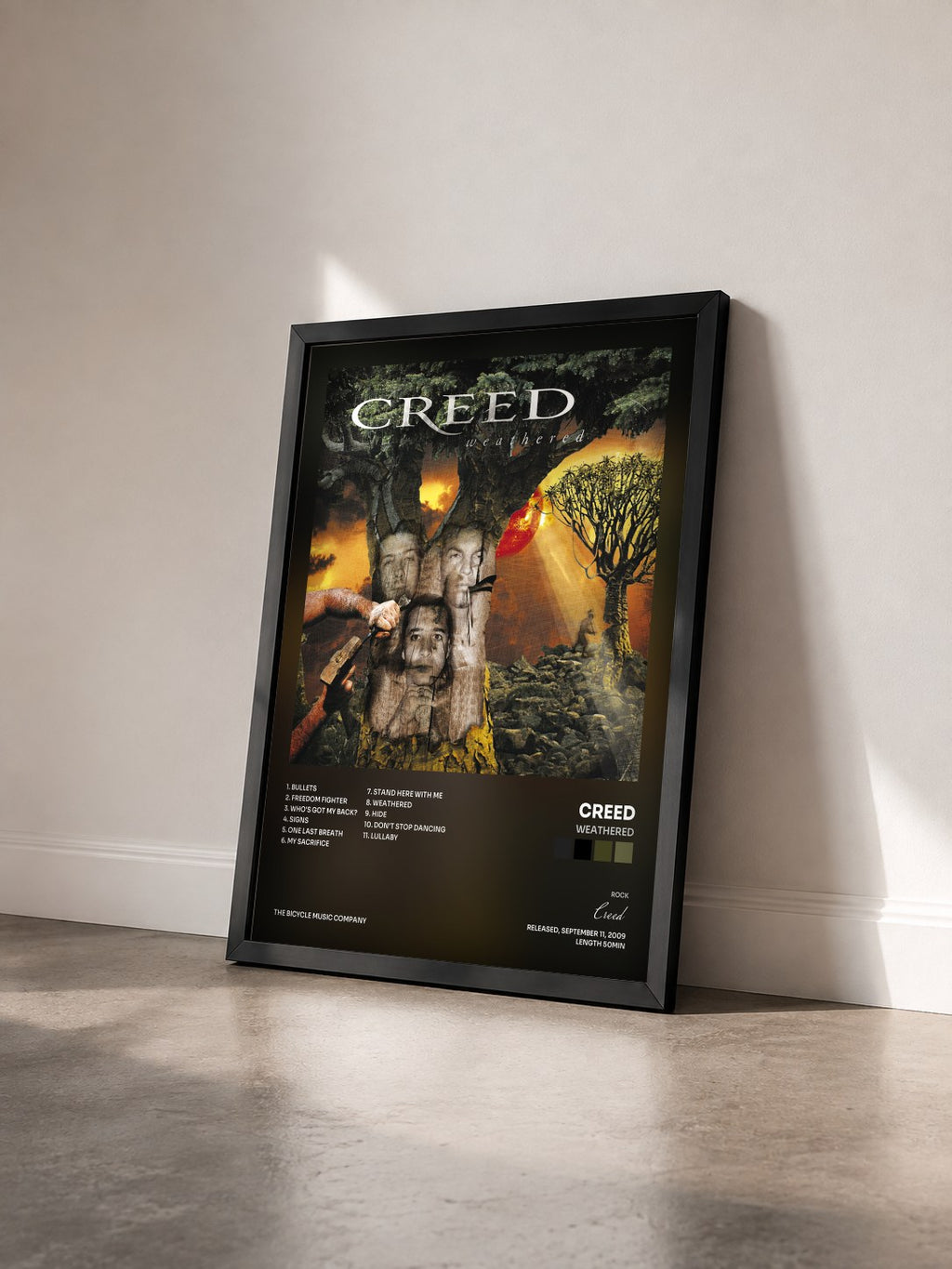 #noir Weathered von Creed als gerahmter Kunstdruck von schräg gesehen, schwarzer Rahmen