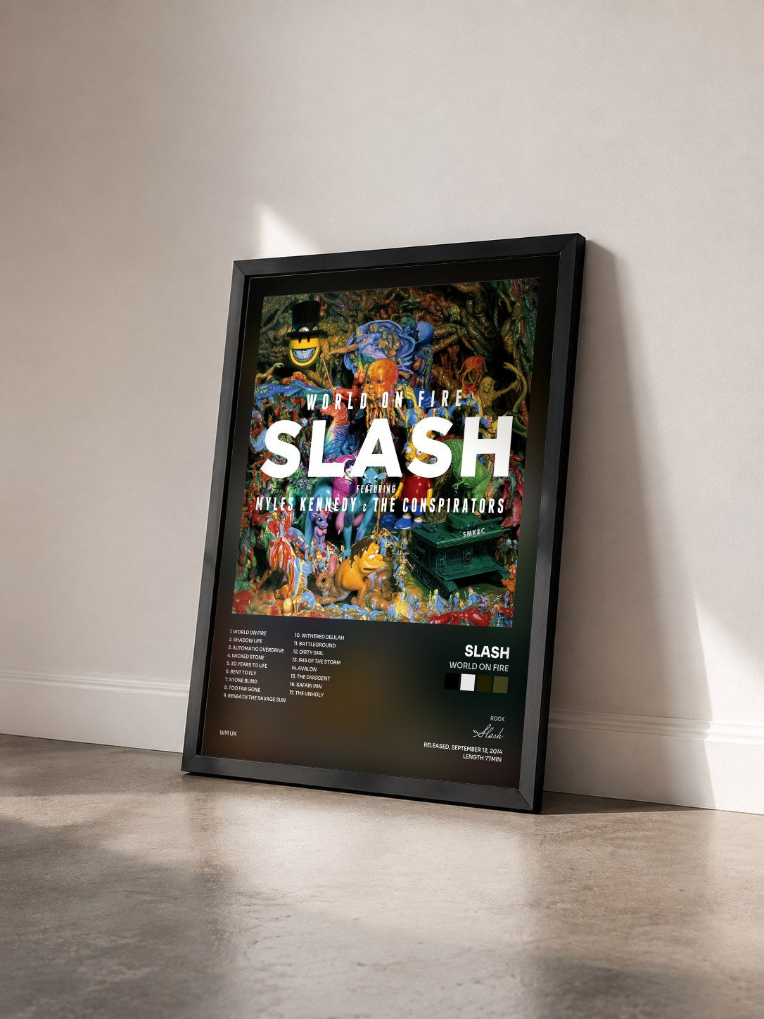 #noir World on Fire di Slash in stampa incorniciata vista di tre quarti, cornice nera