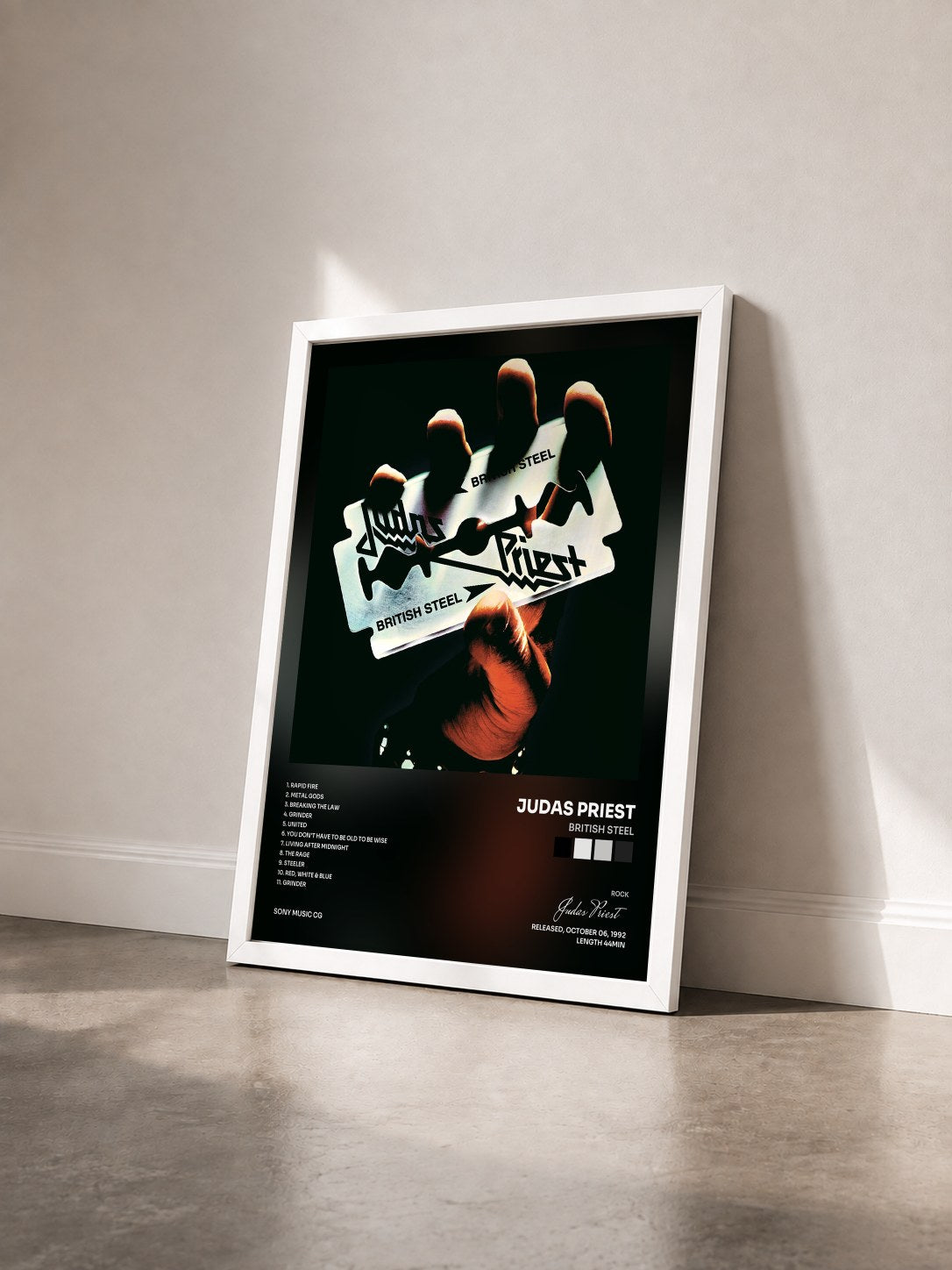 #blanc Tableau de l'album British Steel de Judas Priest vu de trois quarts, cadre blanc