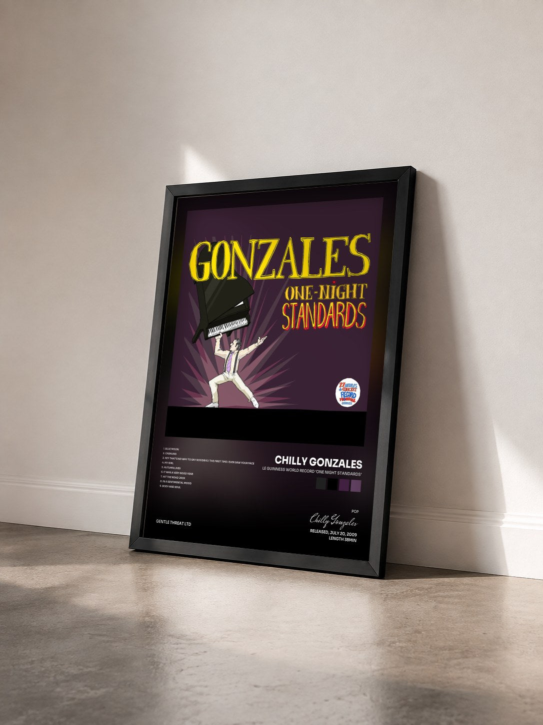 #noir Tableau de l'album Le Guinness World Record 'One Night Standards' de Chilly Gonzales vu de trois quarts, cadre noir
