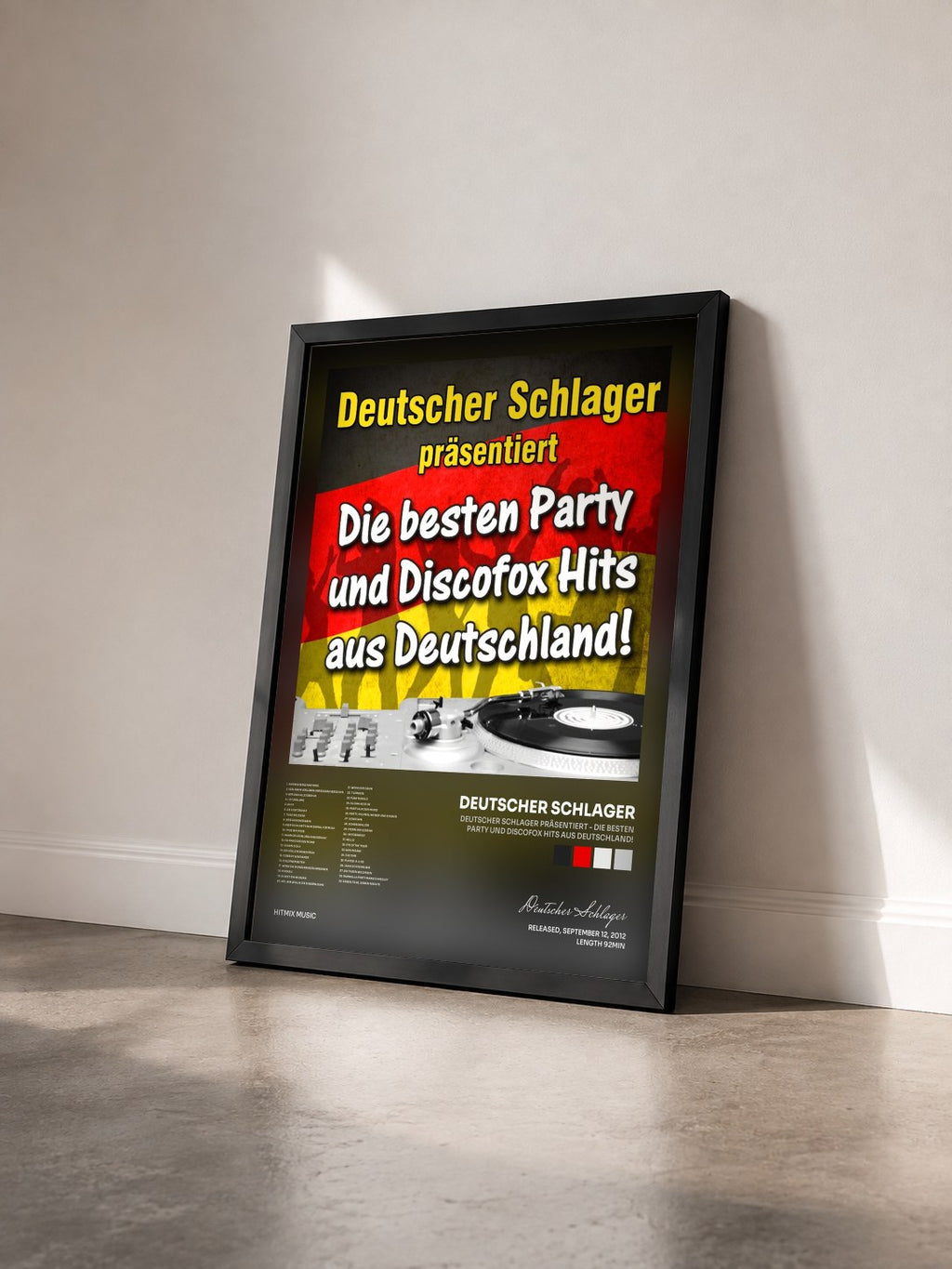 #noir Deutscher Schlager präsentiert - Die besten Party und Discofox Hits aus Deutschland! di Deutscher Schlager in stampa incorniciata vista di tre quarti, cornice nera