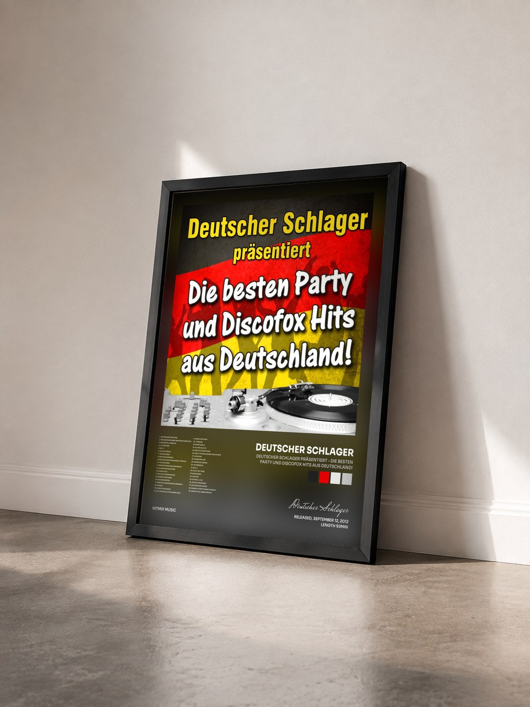 #noir Tableau de l'album Deutscher Schlager präsentiert - Die besten Party und Discofox Hits aus Deutschland! de Deutscher Schlager vu de trois quarts, cadre noir