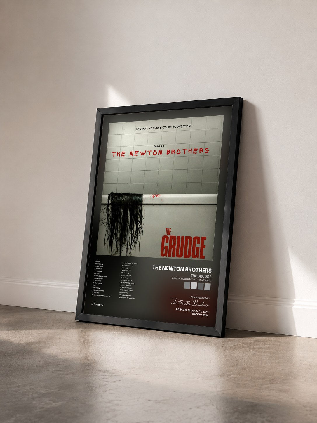 #noir Tableau de l'album The Grudge (Original Motion Picture Soundtrack) de The Newton Brothers vu de trois quarts, cadre noir