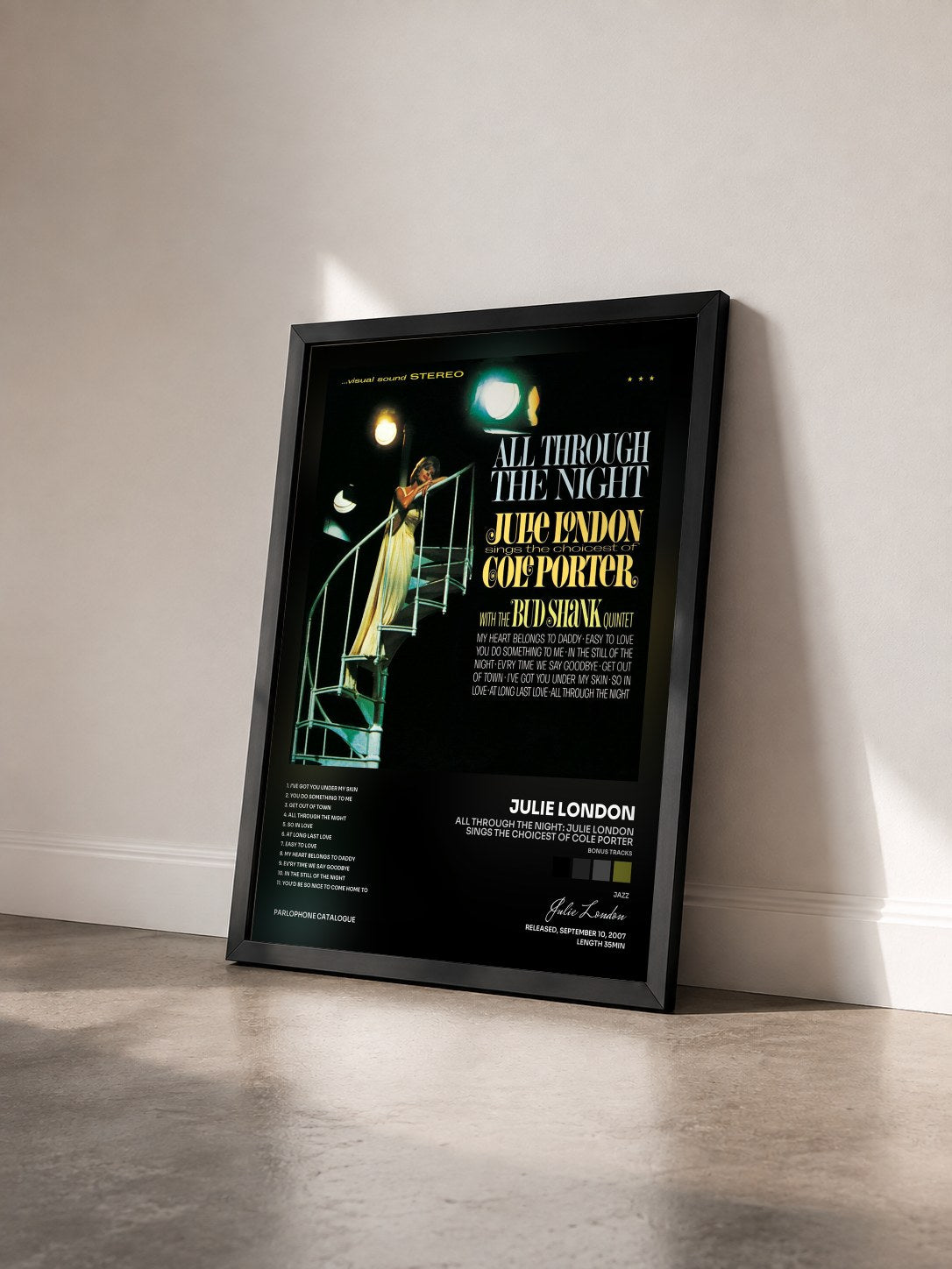 #noir Tableau de l'album All Through The Night: Julie London Sings The Choicest Of Cole Porter (Bonus Tracks) de Julie London vu de trois quarts, cadre noir