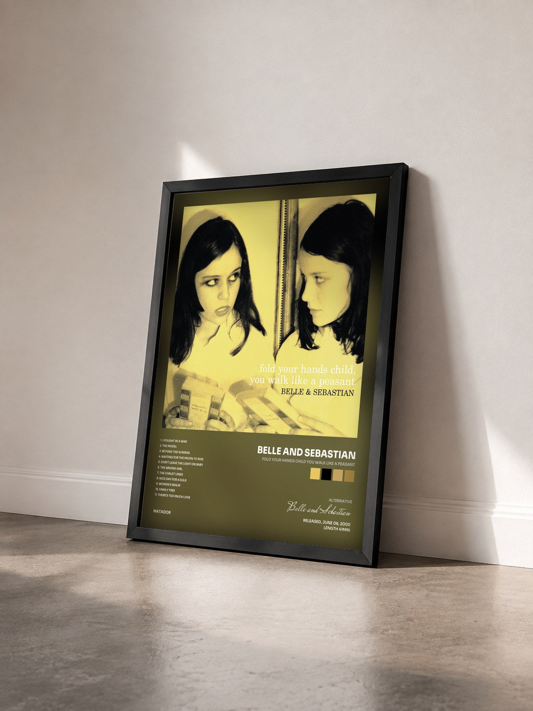 #noir Tableau de l'album Fold Your Hands Child You Walk Like a Peasant de Belle and Sebastian vu de trois quarts, cadre noir