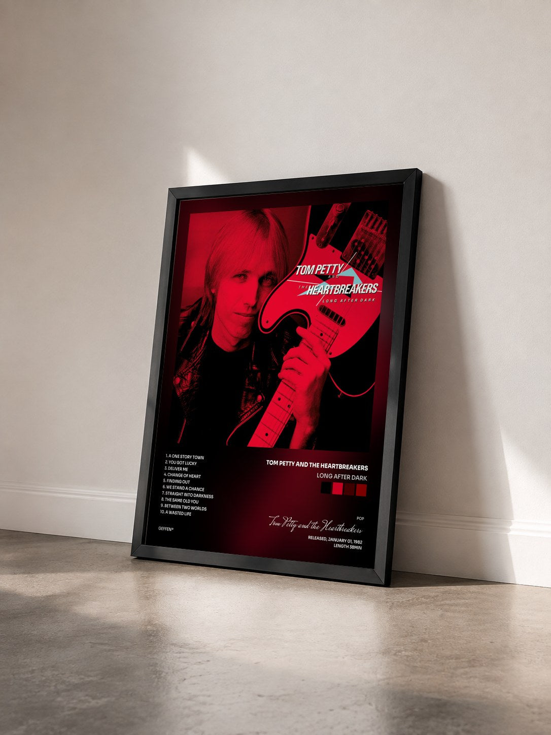#noir Tableau de l'album Long After Dark de Tom Petty and the Heartbreakers vu de trois quarts, cadre noir