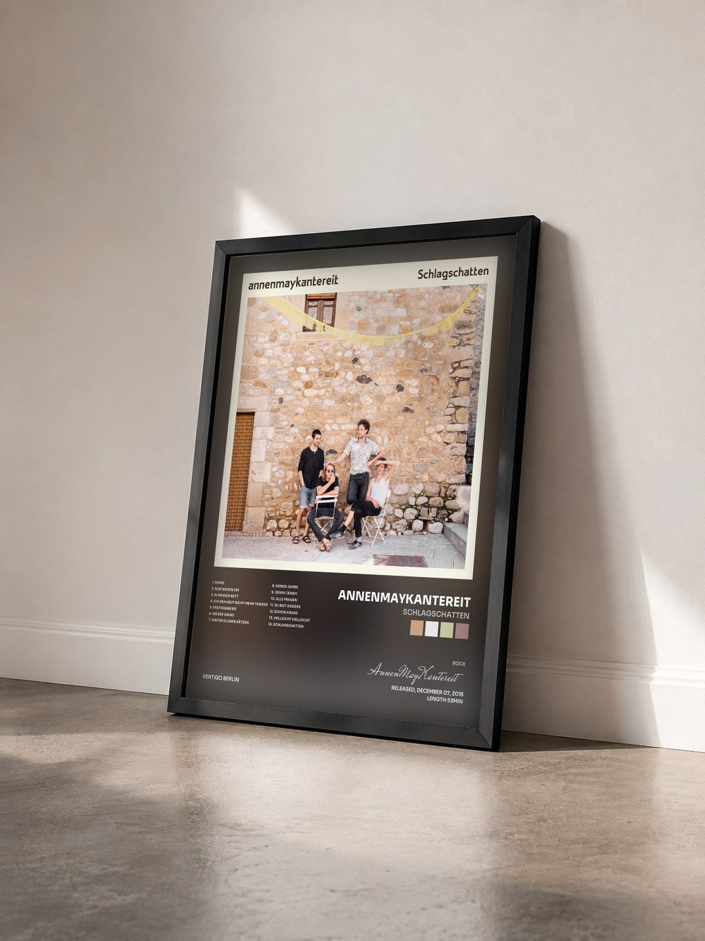 #noir Tableau de l'album Schlagschatten de AnnenMayKantereit vu de trois quarts, cadre noir