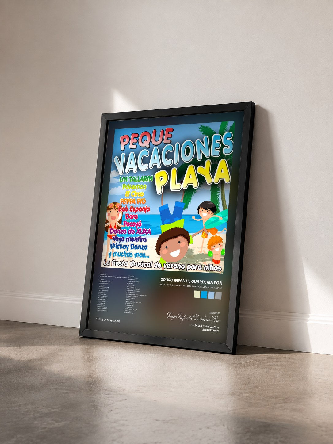 #noir Tableau de l'album Peque Vacaciones Playa. La Fiesta Musical de Verano para Niños de Grupo Infantil Guarderia Pon vu de trois quarts, cadre noir