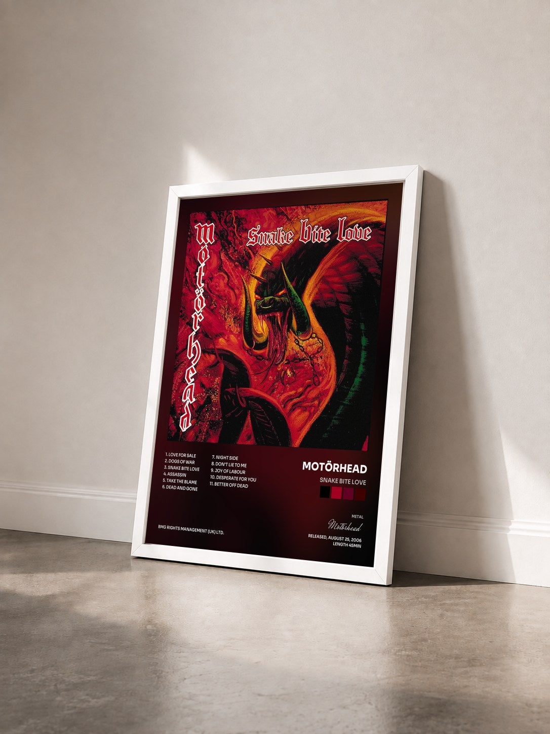 #blanc Tableau de l'album Snake Bite Love de Motörhead vu de trois quarts, cadre blanc
