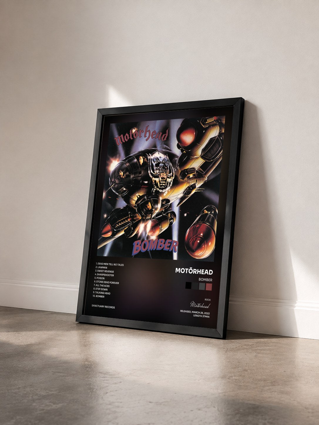 #noir Tableau de l'album Bomber de Motörhead vu de trois quarts, cadre noir