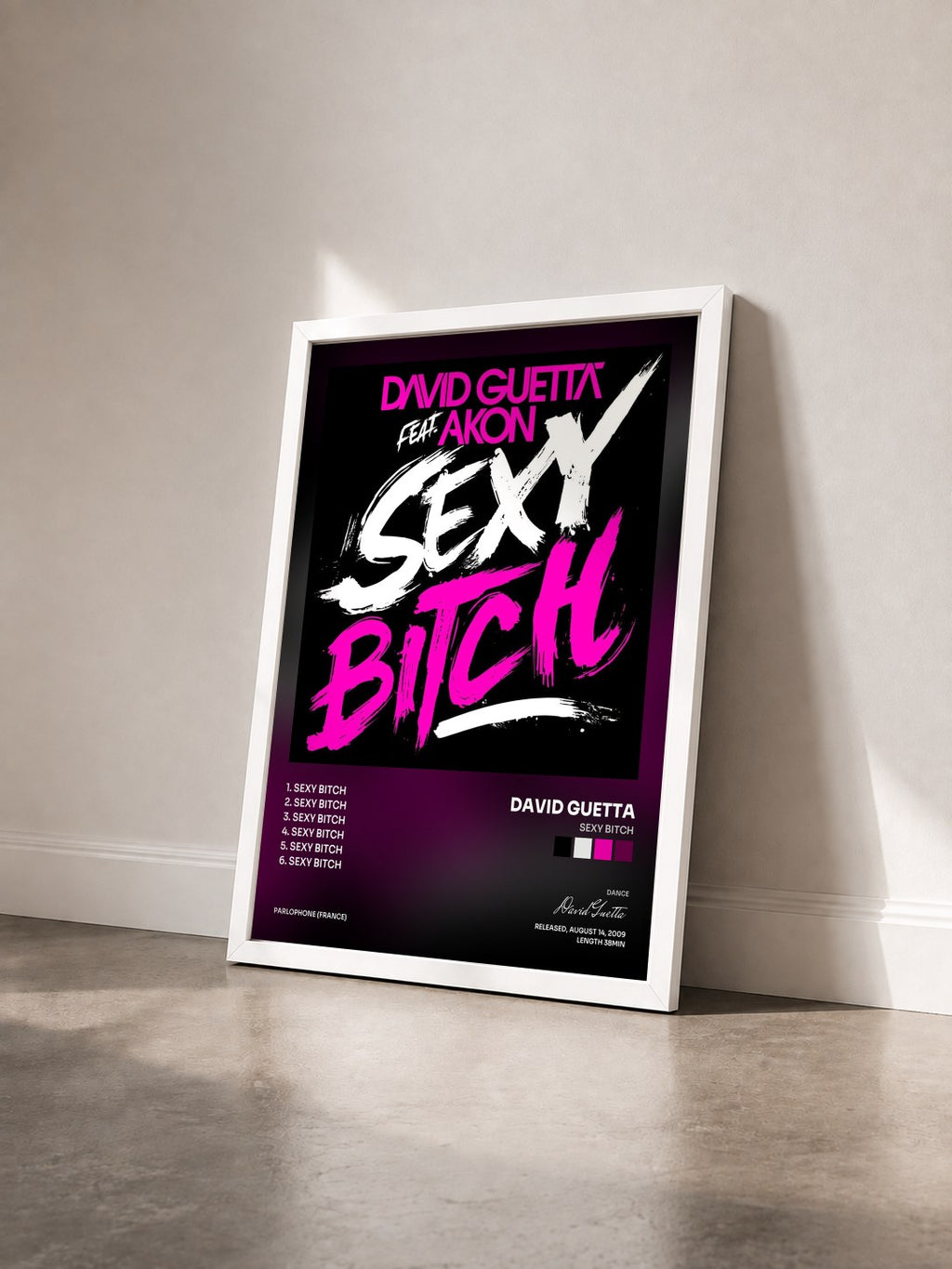 #blanc Tableau de l'album Sexy Bitch de David Guetta vu de trois quarts, cadre blanc