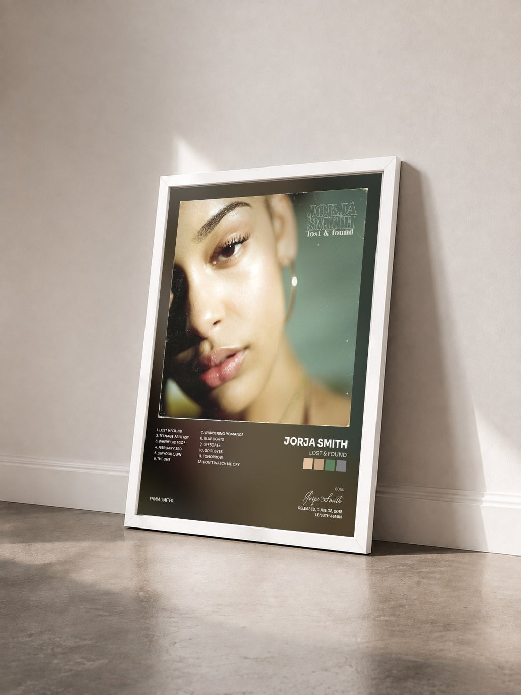 #blanc Tableau de l'album Lost & Found de Jorja Smith vu de trois quarts, cadre blanc