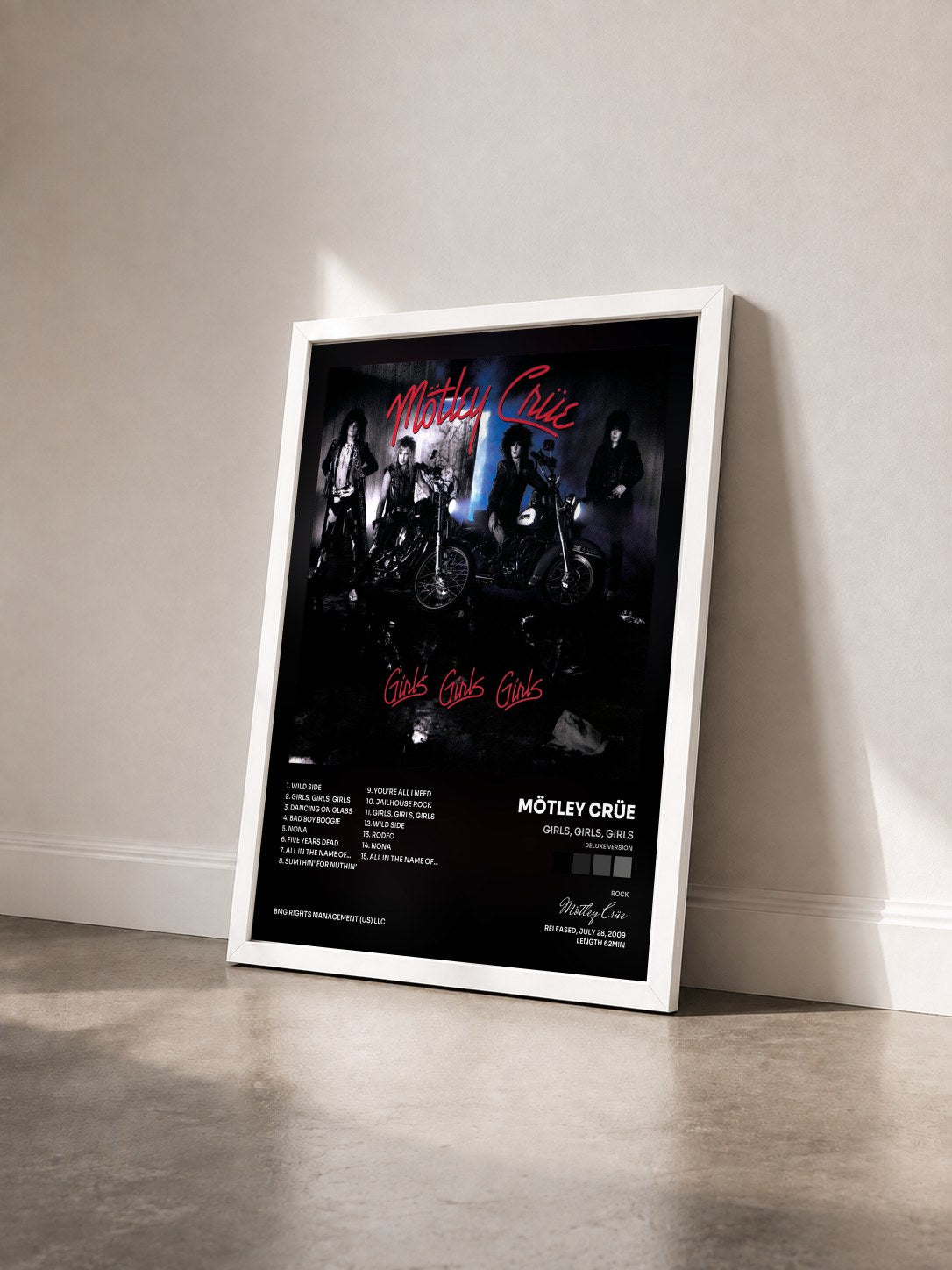 #blanc Tableau de l'album Girls, Girls, Girls (Deluxe Version) de Mötley Crüe vu de trois quarts, cadre blanc