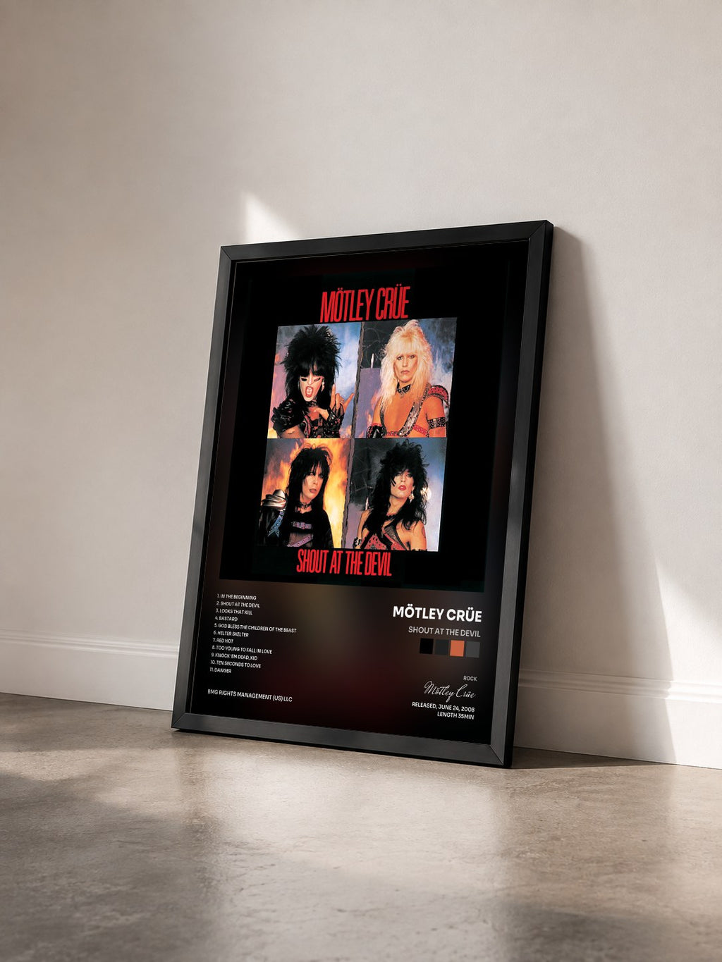 #noir Tableau de l'album Shout At The Devil de Mötley Crüe vu de trois quarts, cadre noir