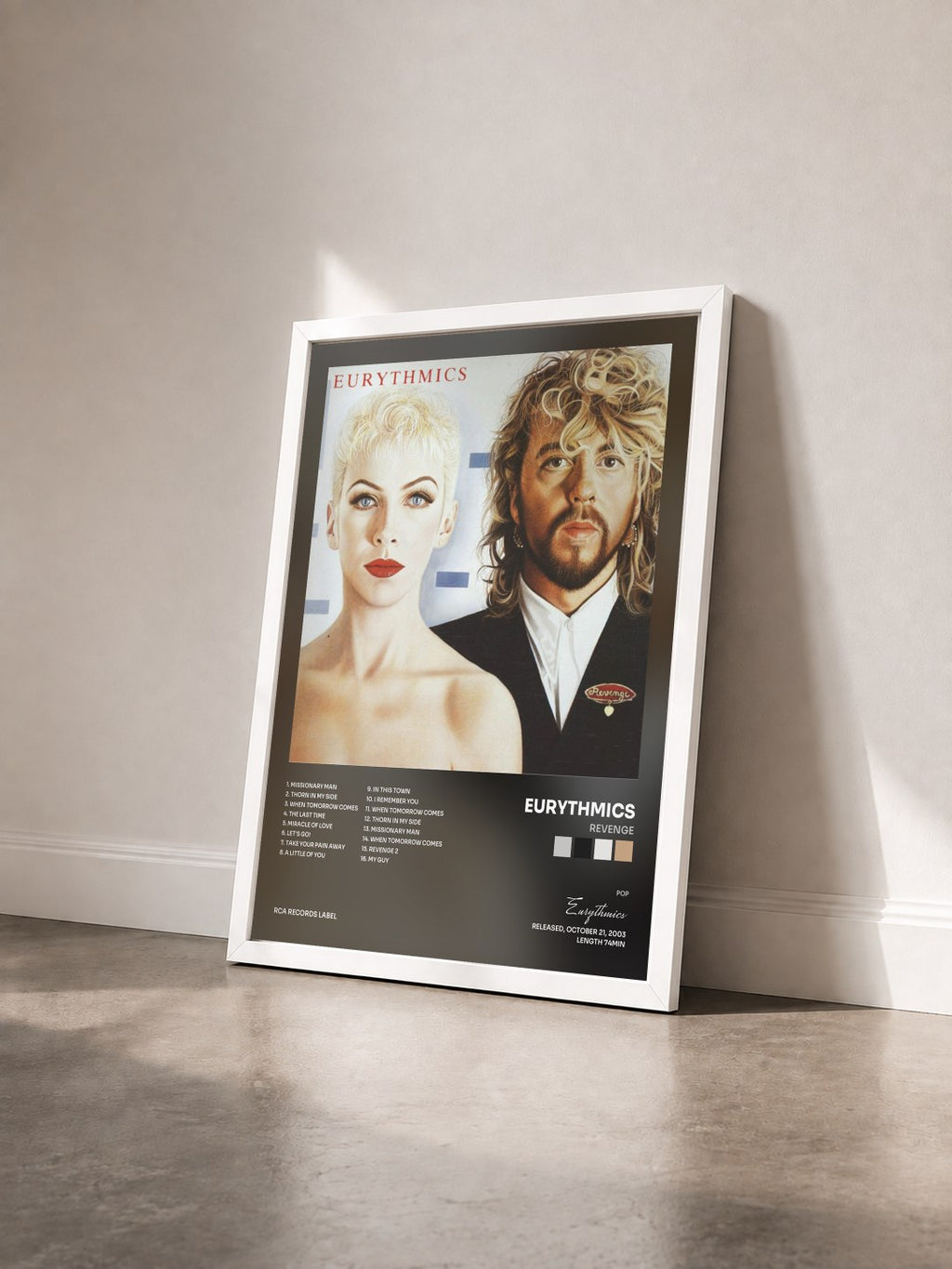 #blanc Revenge von Eurythmics als gerahmter Kunstdruck von schräg gesehen, weißer Rahmen