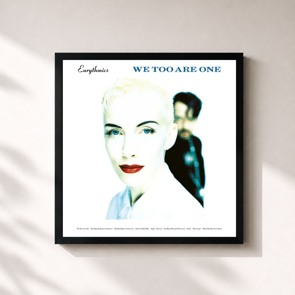 #noir Tableau carré de l'album We Too Are One (Remastered) de Eurythmics, cadre noir 32x32 cm