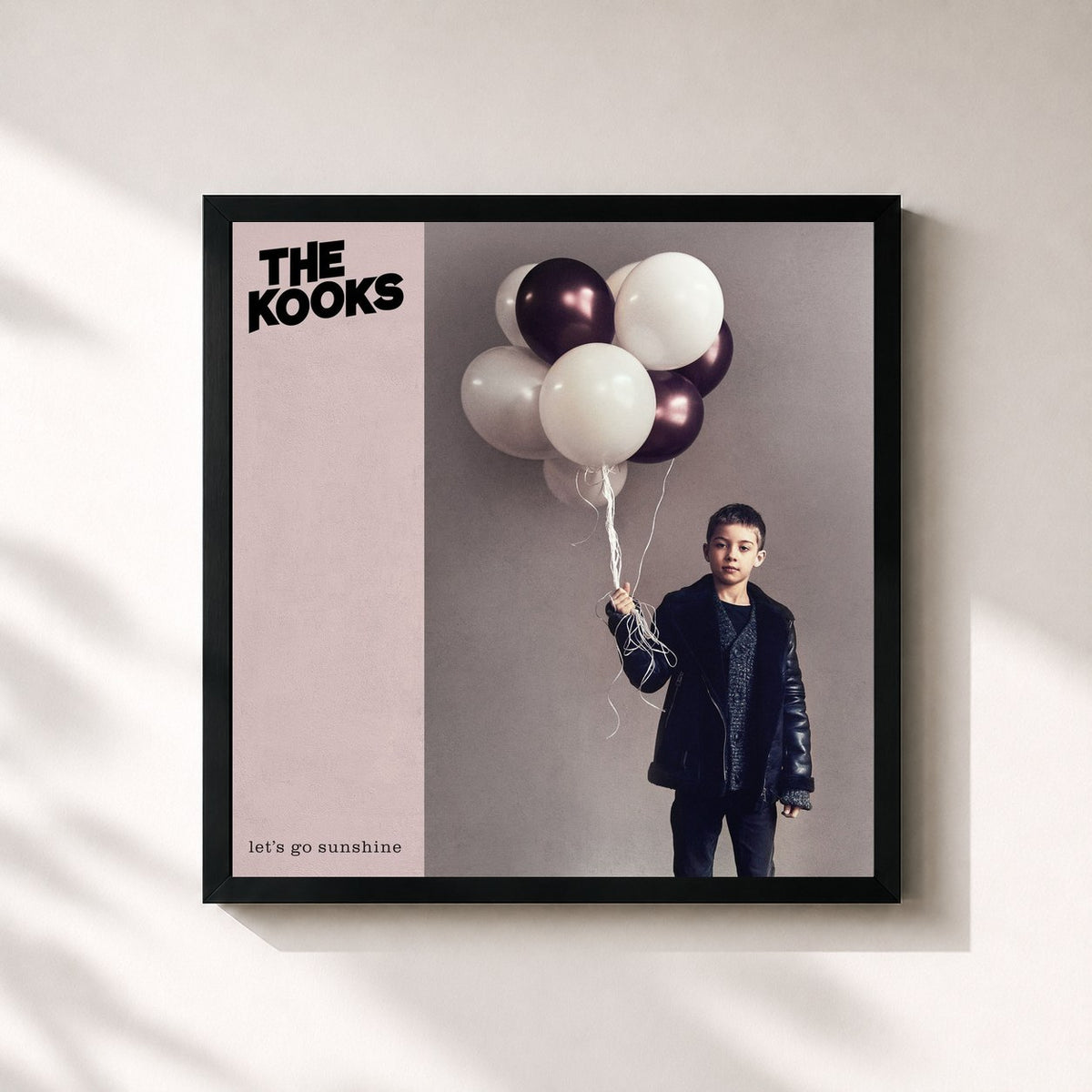 #noir Let's Go Sunshine de The Kooks en lámina cuadrada enmarcada, marco negro de 32x32 cm