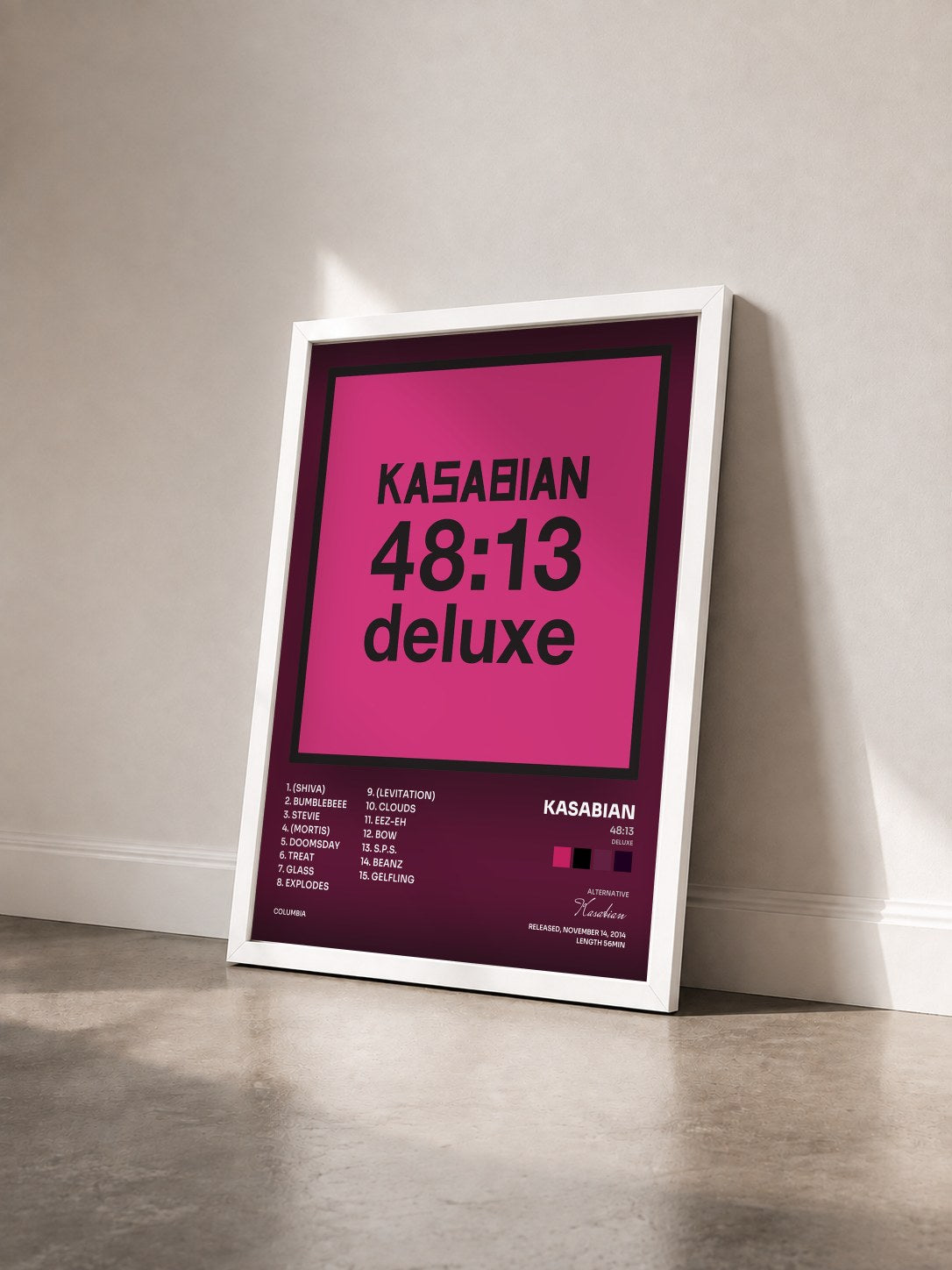 #blanc Tableau de l'album 48:13 (Deluxe) de Kasabian vu de trois quarts, cadre blanc