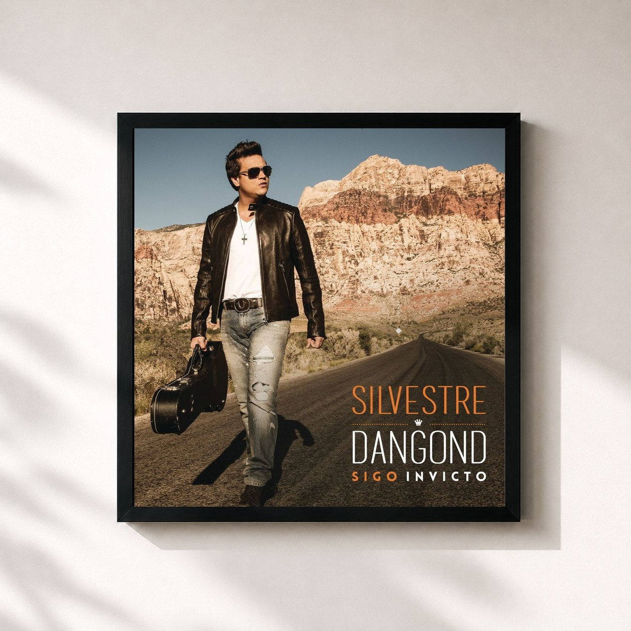 #noir Tableau carré de l'album Sigo Invicto de Silvestre Dangond, cadre noir 32x32 cm