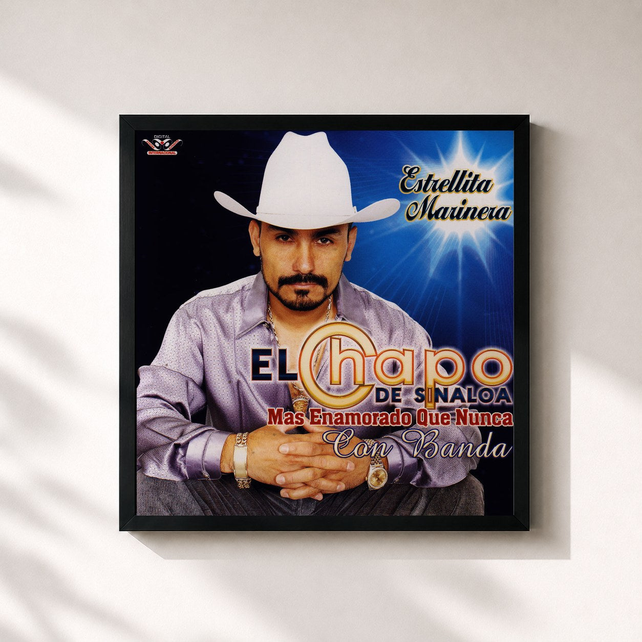 #noir Tableau carré de l'album Mas Enamorado Que Nunca Con Banda de El Chapo De Sinaloa, cadre noir 32x32 cm