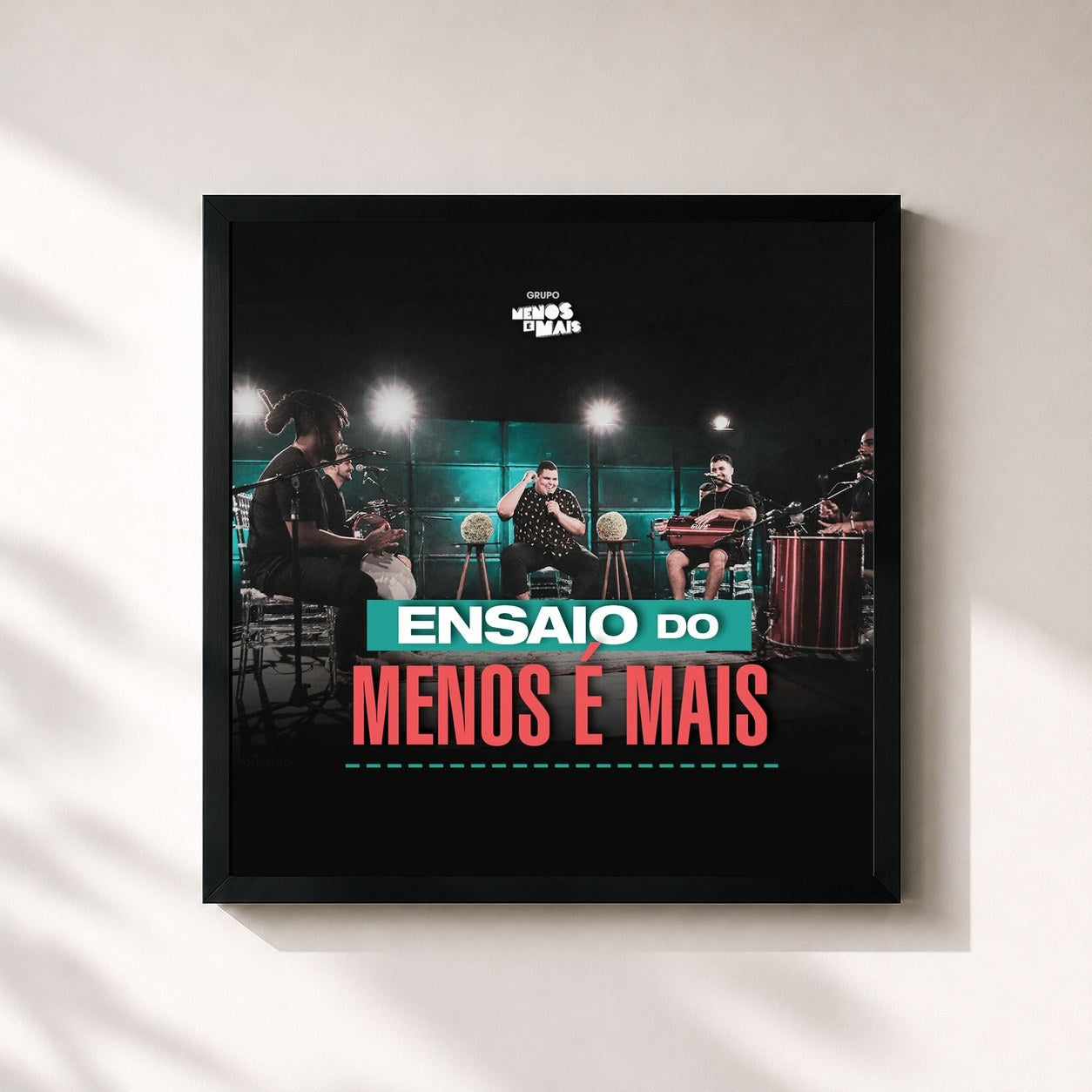 #noir Tableau carré de l'album Ensaio do Menos É Mais de Grupo Menos É Mais, cadre noir 32x32 cm