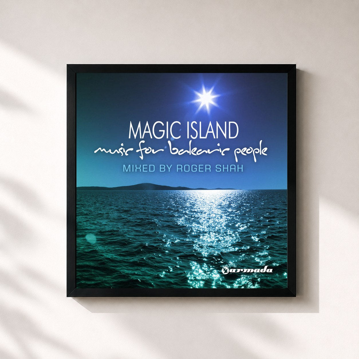 #noir Tableau carré de l'album Magic Island, Music For Balearic People, mixed by Roger Shah de Roger Shah, cadre noir 32x32 cm