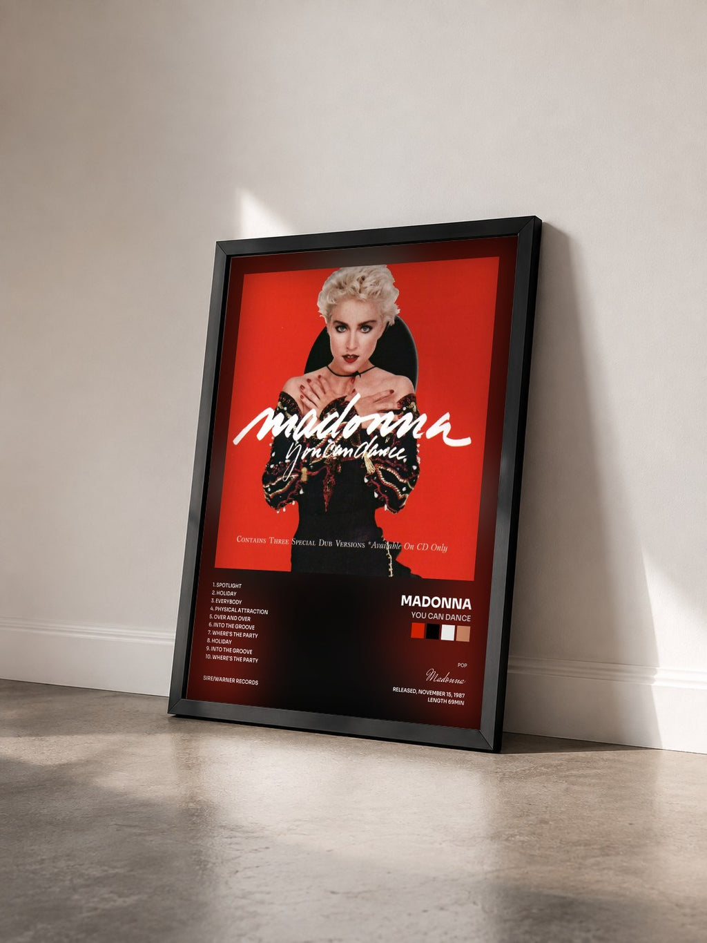 #noir Tableau de l'album You Can Dance de Madonna vu de trois quarts, cadre noir