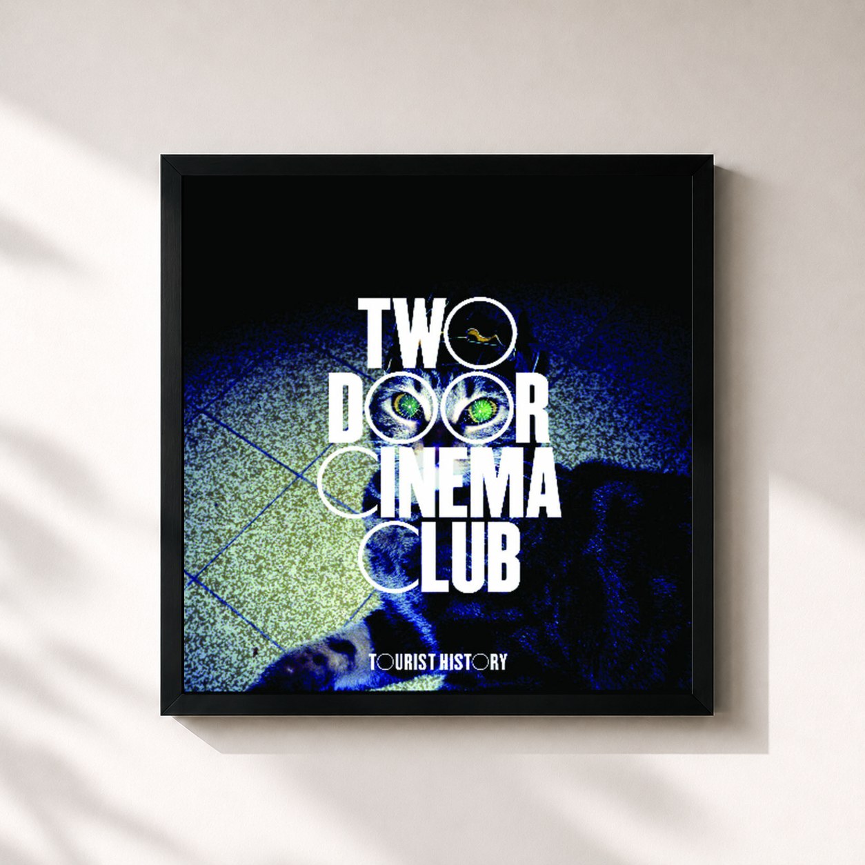 #noir Tableau carré de l'album Tourist History de Two Door Cinema Club, cadre noir 32x32 cm
