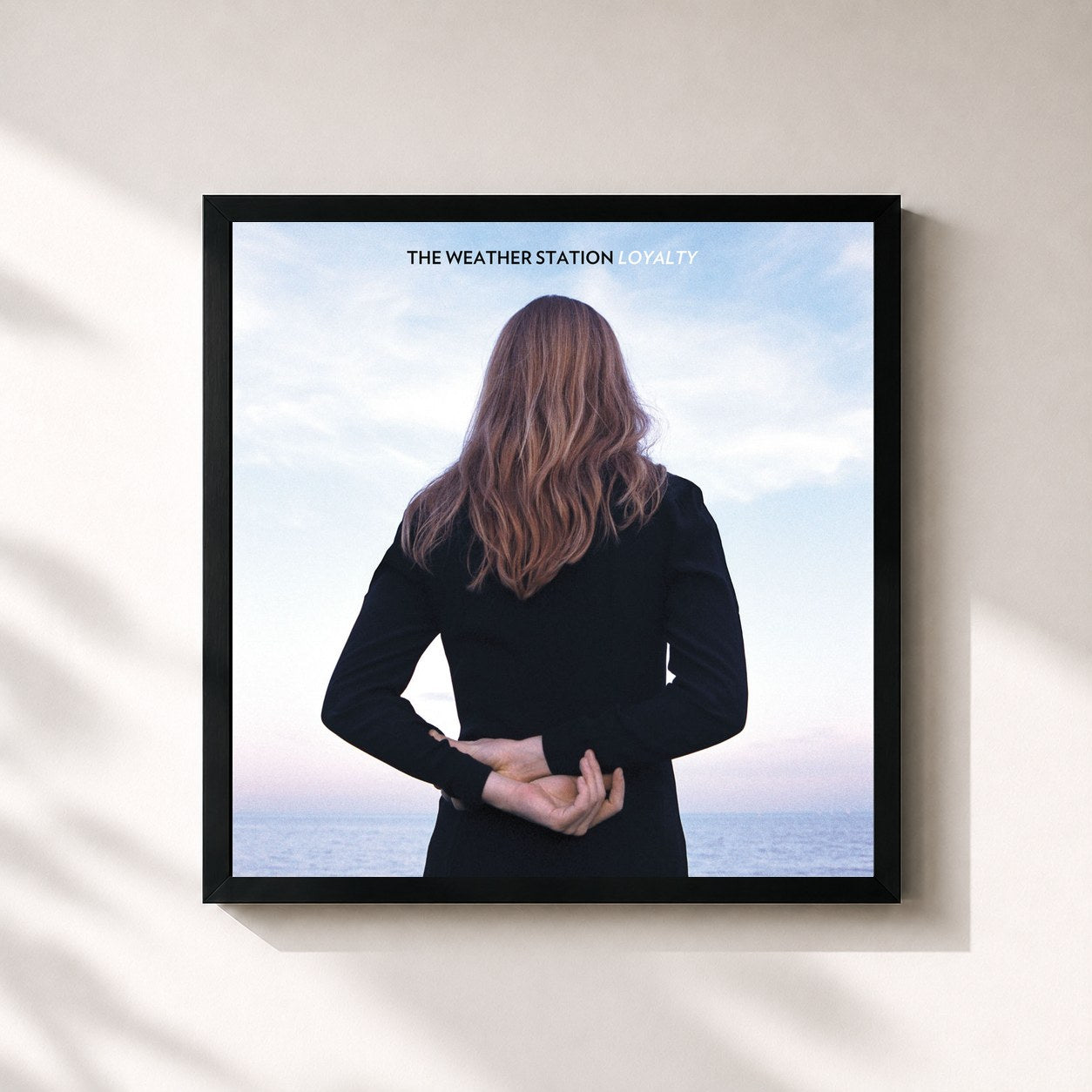 #noir Tableau carré de l'album Loyalty de The Weather Station, cadre noir 32x32 cm