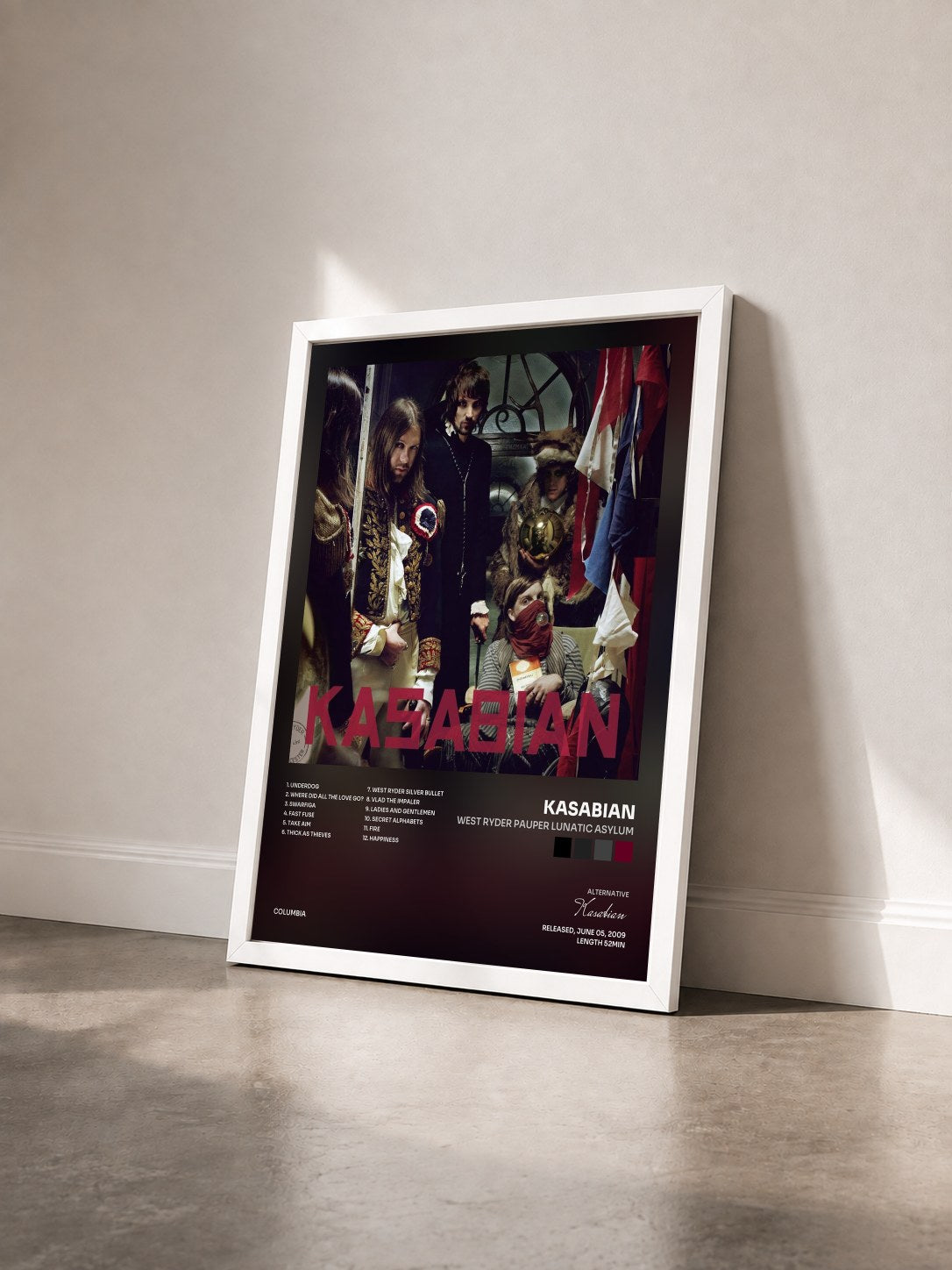 #blanc Tableau de l'album West Ryder Pauper Lunatic Asylum de Kasabian vu de trois quarts, cadre blanc