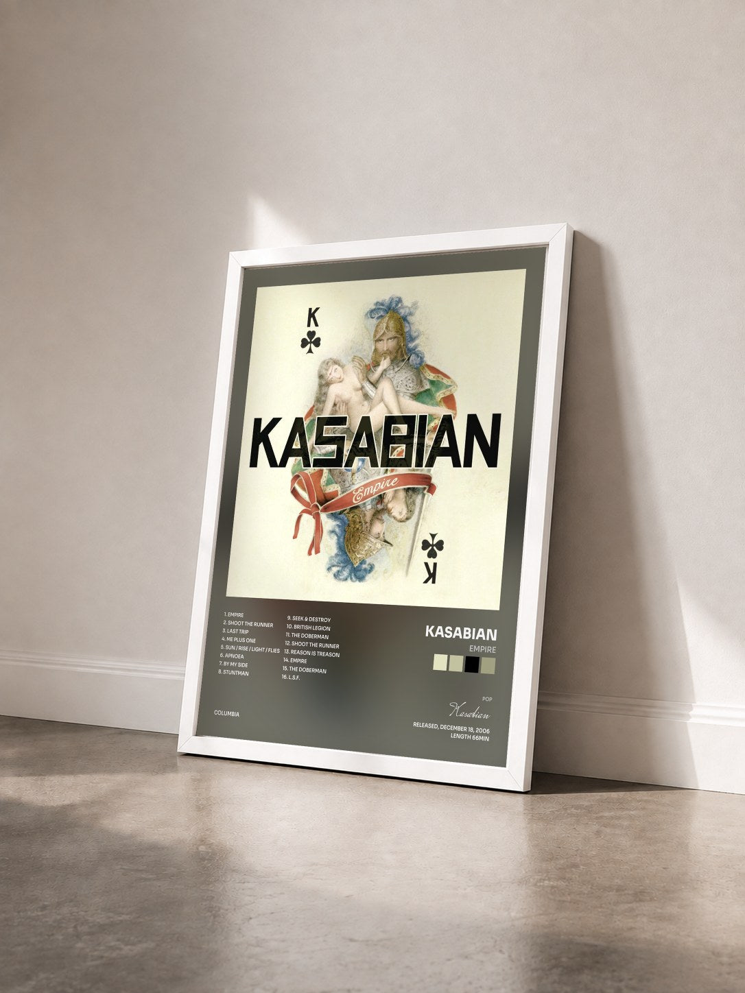 #blanc Tableau de l'album Empire de Kasabian vu de trois quarts, cadre blanc