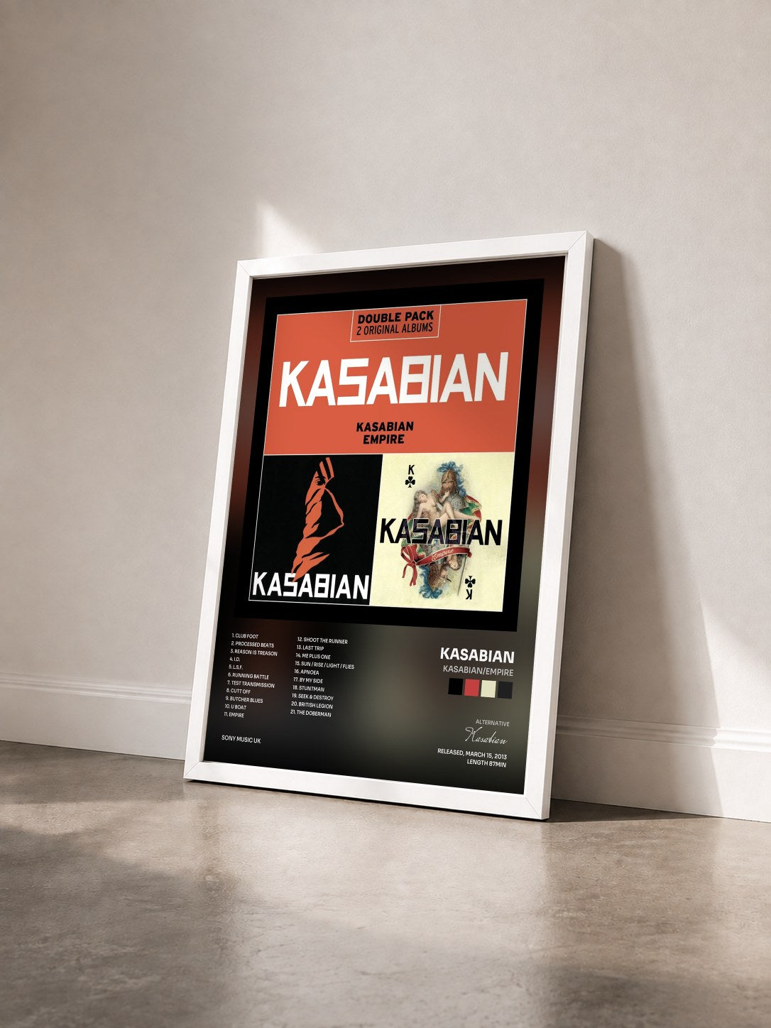 #blanc Tableau de l'album Kasabian/Empire de Kasabian vu de trois quarts, cadre blanc