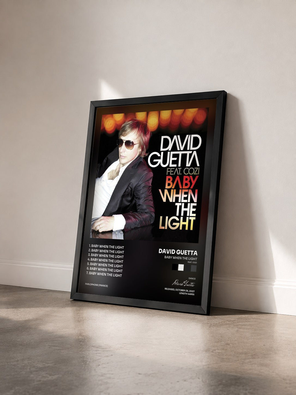 #noir Tableau de l'album Baby When The Light (feat. Cozi) de David Guetta vu de trois quarts, cadre noir