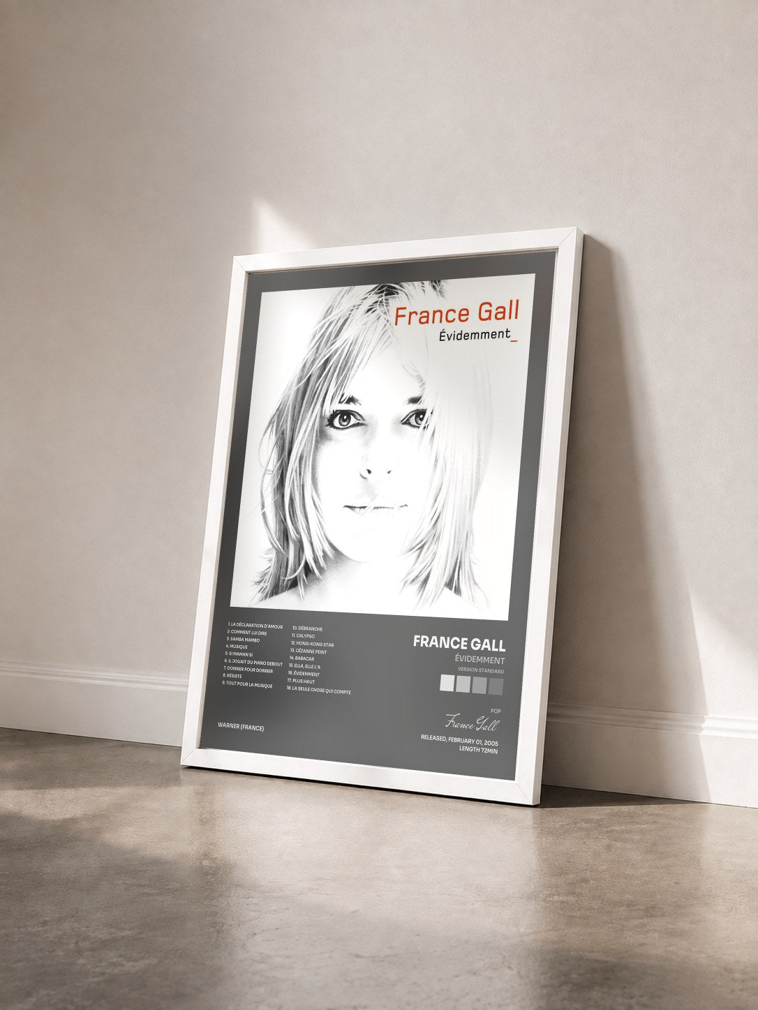 #blanc Évidemment (Version standard) de France Gall en lámina enmarcada vista de tres cuartos, marco blanco