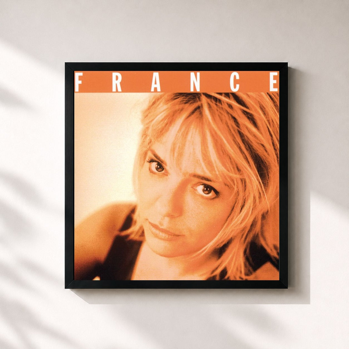 #noir France (Remasterisé en 2004) de France Gall en lámina cuadrada enmarcada, marco negro de 32x32 cm