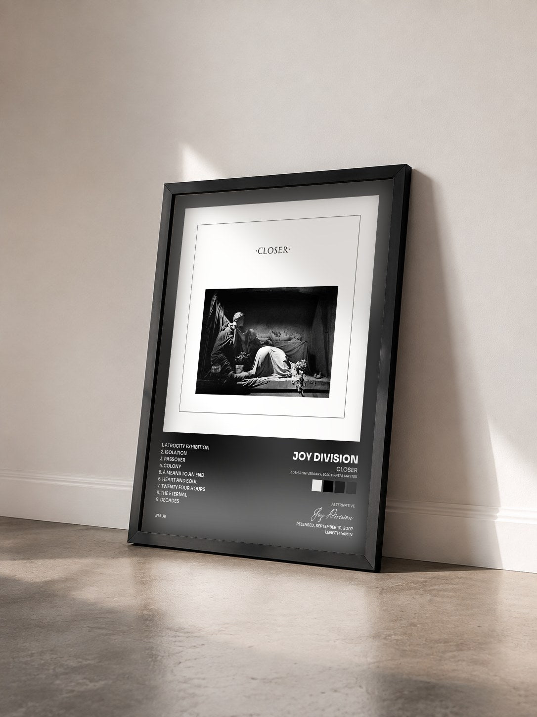 #noir Tableau de l'album Closer (40th Anniversary; 2020 Digital Master) de Joy Division vu de trois quarts, cadre noir