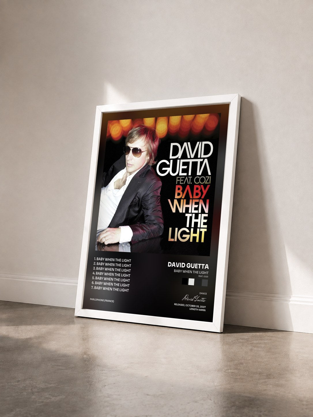 #blanc Tableau de l'album Baby When The Light (feat. Cozi) de David Guetta vu de trois quarts, cadre blanc
