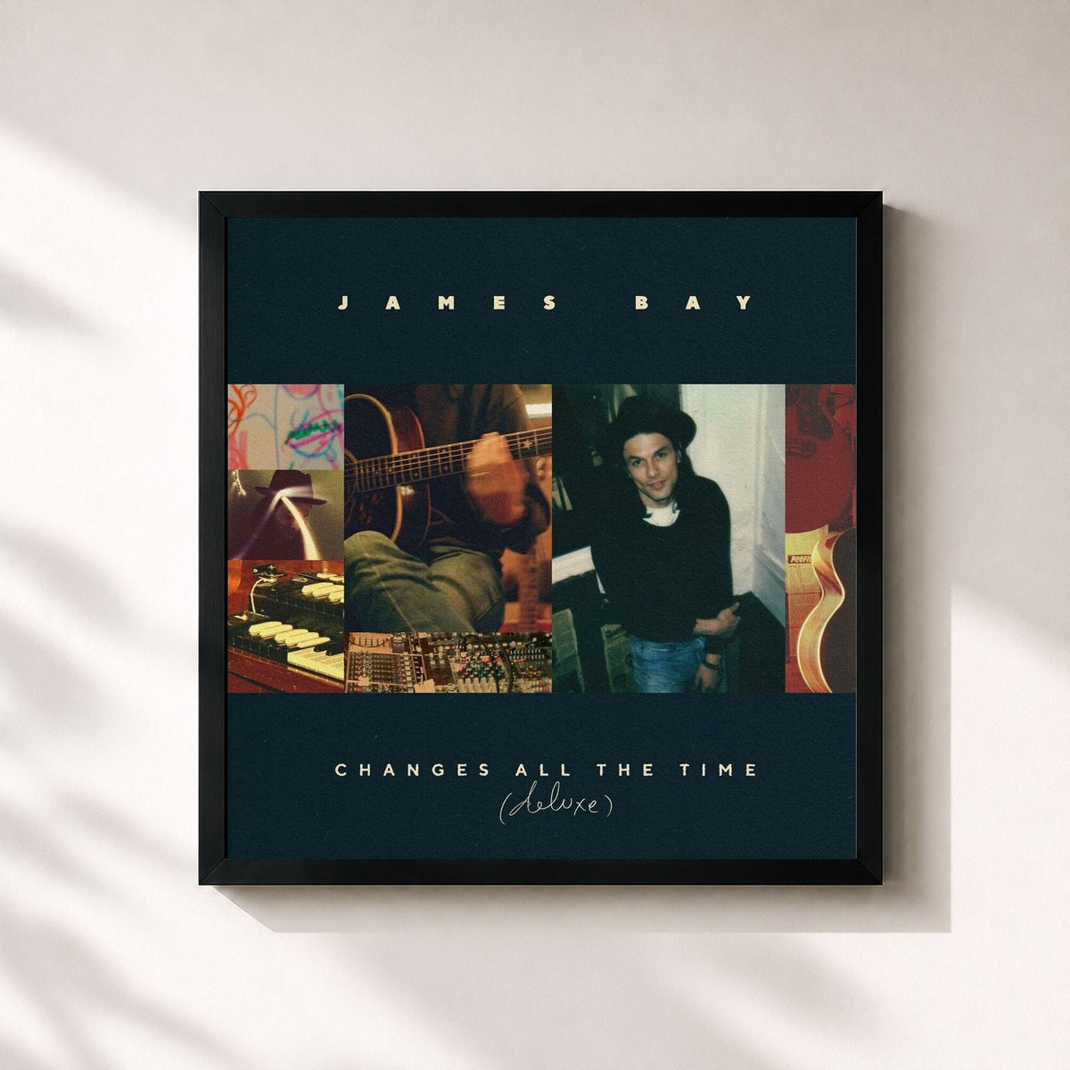 #noir Tableau carré de l'album Changes All The Time (Deluxe) de James Bay, cadre noir 32x32 cm