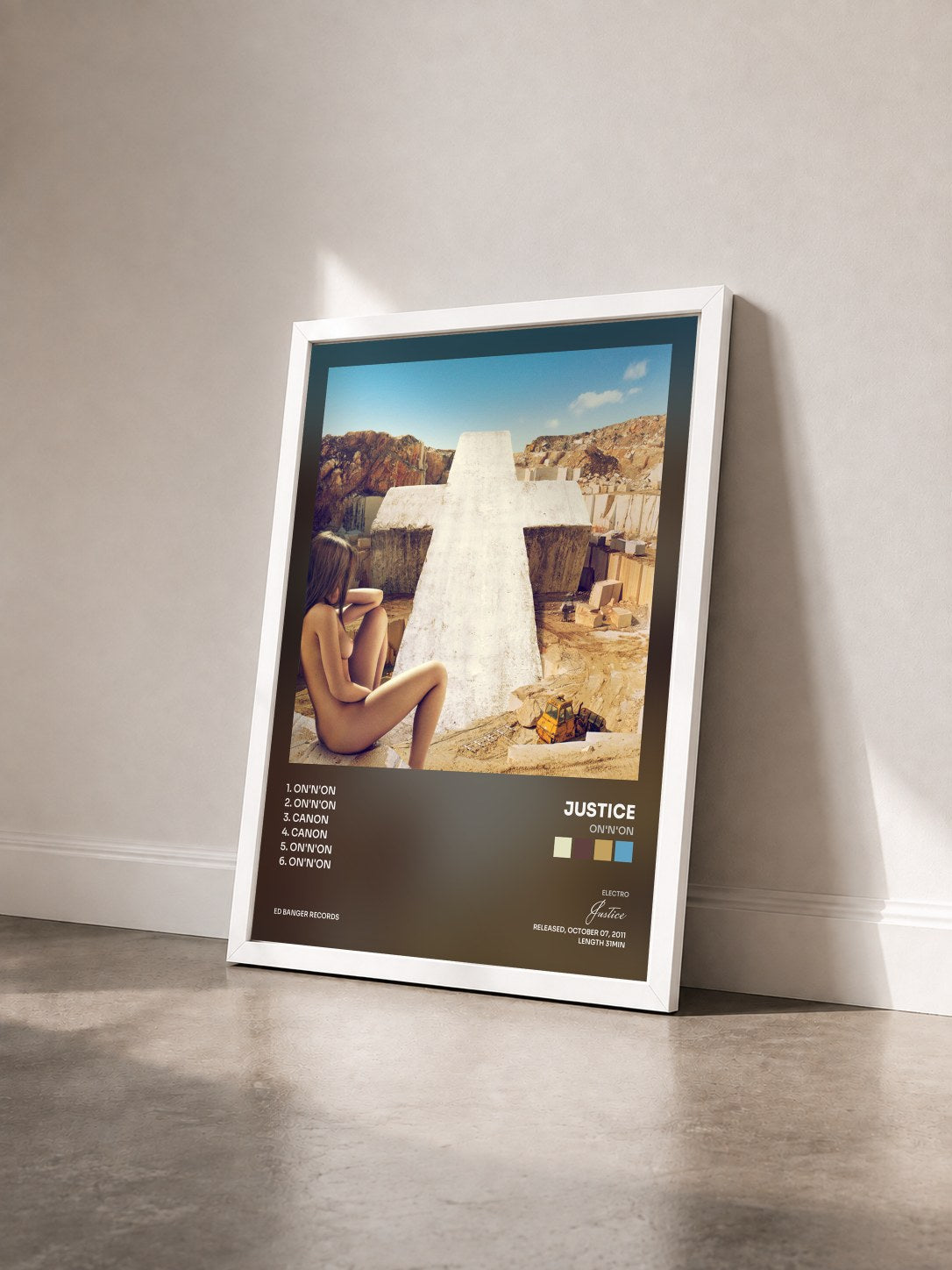 #blanc Tableau de l'album On'n'On de Justice vu de trois quarts, cadre blanc