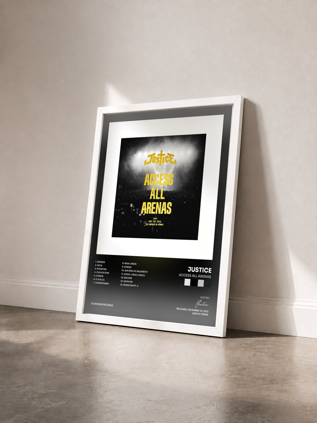 #blanc Tableau de l'album Access All Arenas de Justice vu de trois quarts, cadre blanc