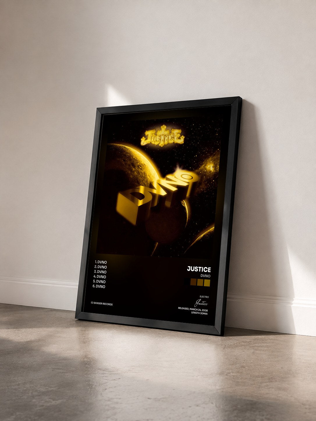 #noir Tableau de l'album DVNO de Justice vu de trois quarts, cadre noir