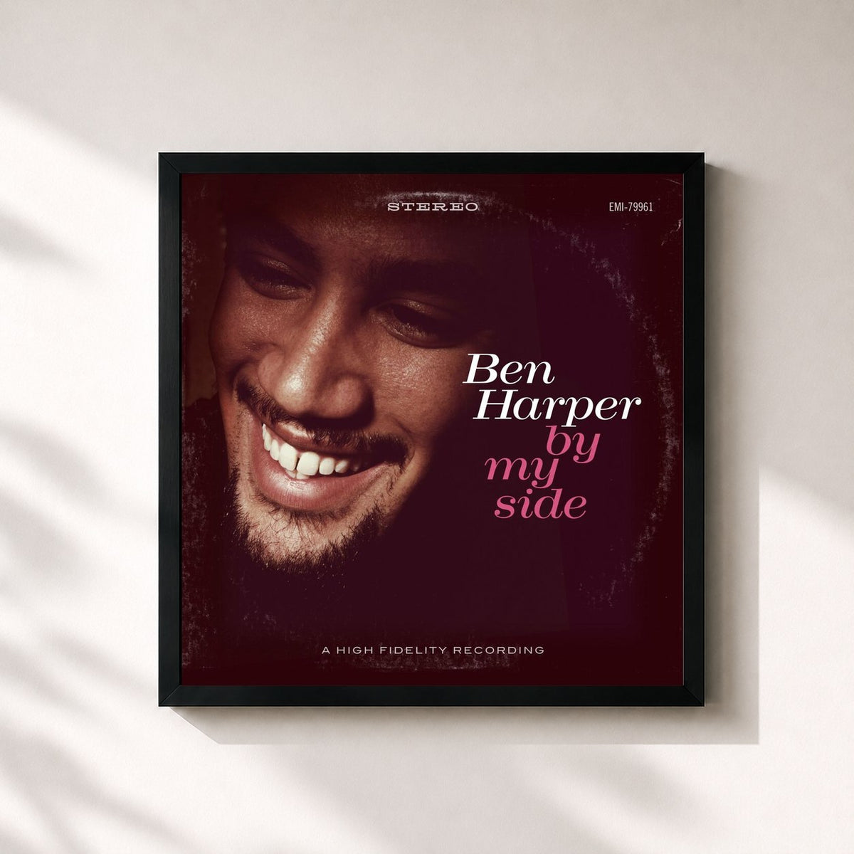 #noir By My Side (Retrospective) de Ben Harper en lámina cuadrada enmarcada, marco negro de 32x32 cm