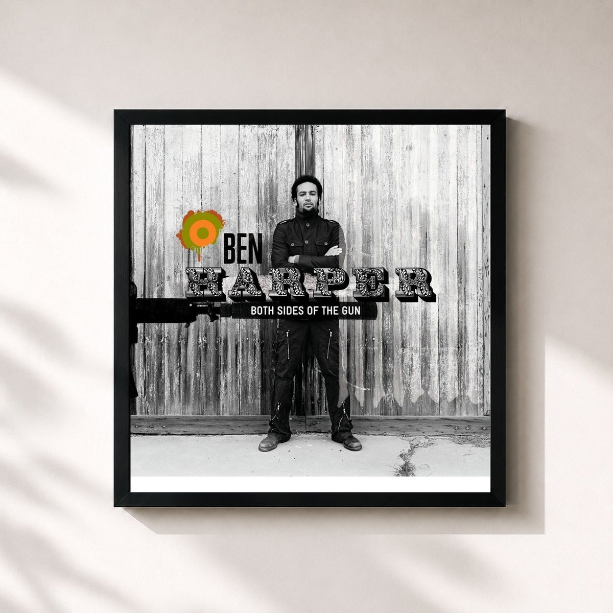 #noir Both Sides Of The Gun de Ben Harper en lámina cuadrada enmarcada, marco negro de 32x32 cm