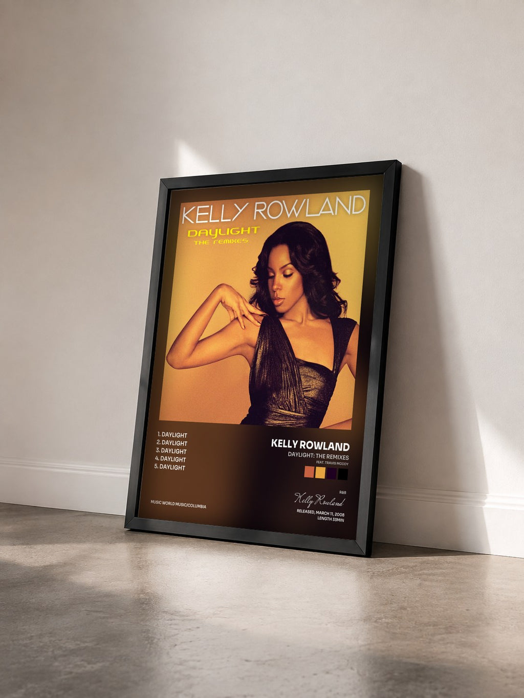 #noir Daylight: The Remixes (feat. Travis McCoy) von Kelly Rowland als gerahmter Kunstdruck von schräg gesehen, schwarzer Rahmen