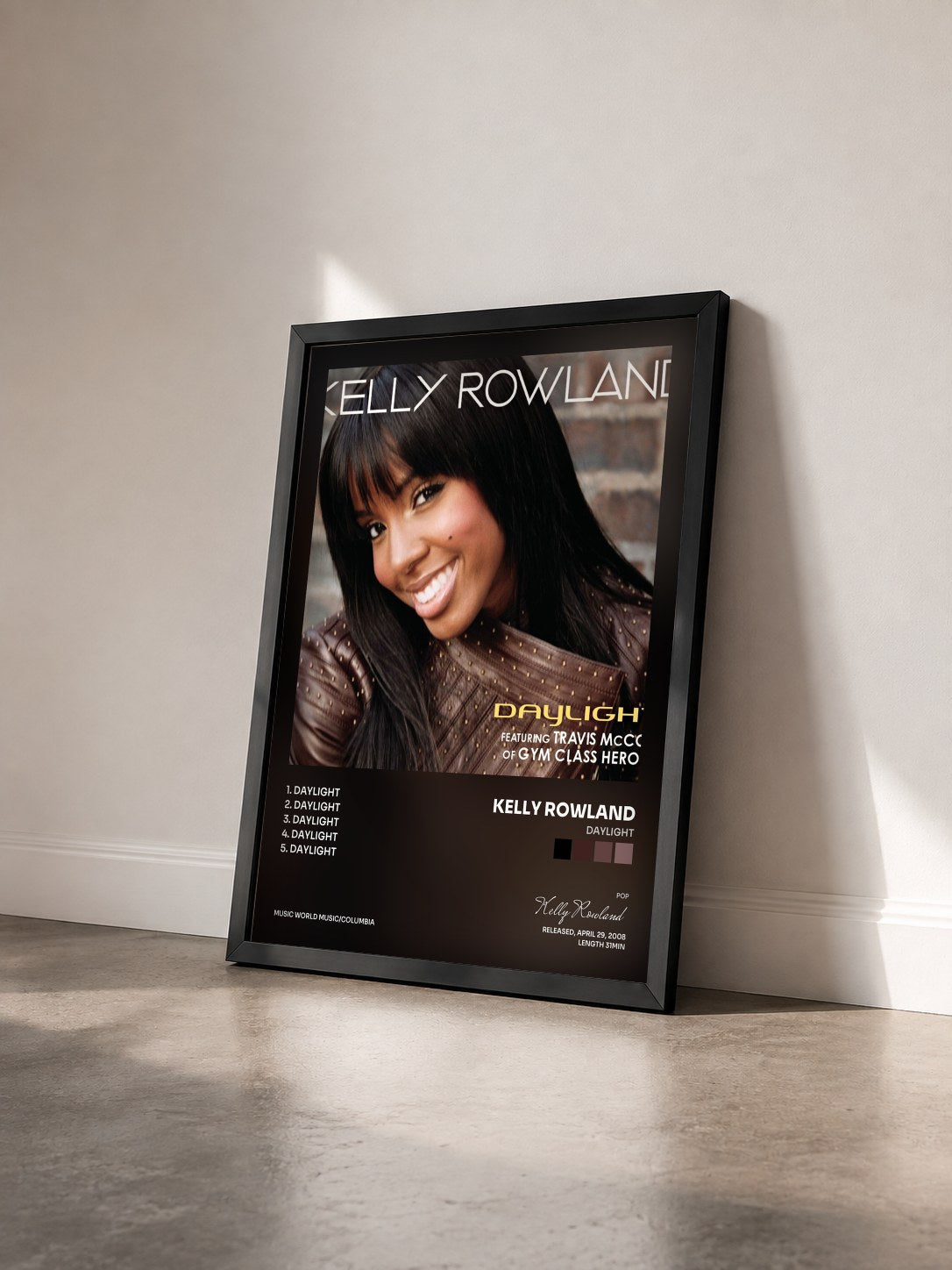 #noir Tableau de l'album Daylight de Kelly Rowland vu de trois quarts, cadre noir
