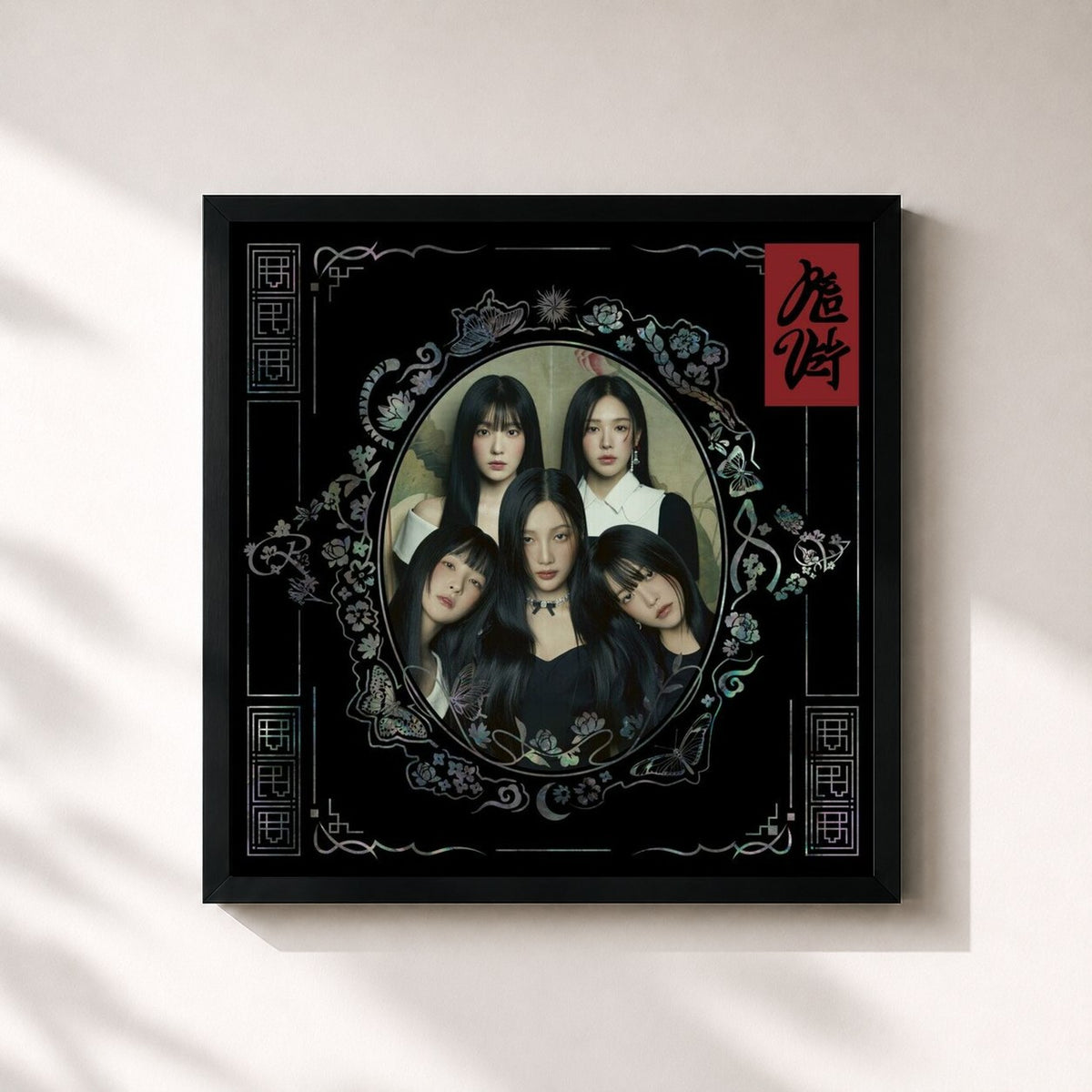 #noir Tableau carré de l'album Chill Kill - The 3rd Album de Red Velvet, cadre noir 32x32 cm