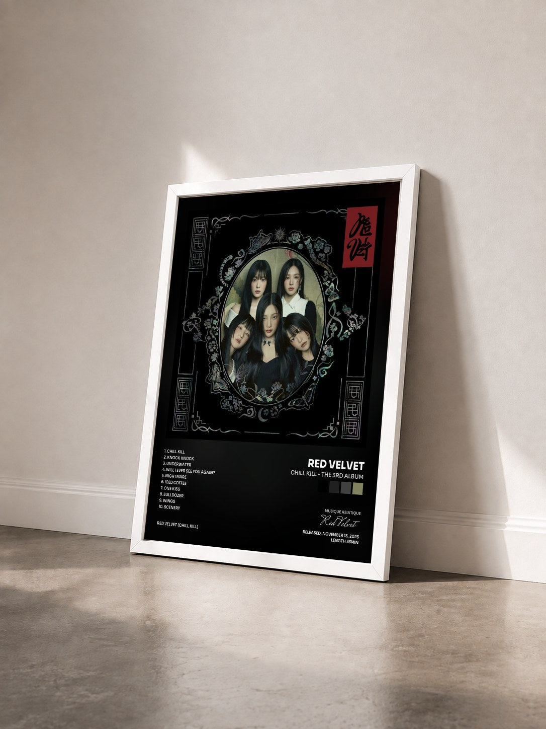 #blanc Tableau de l'album Chill Kill - The 3rd Album de Red Velvet vu de trois quarts, cadre blanc