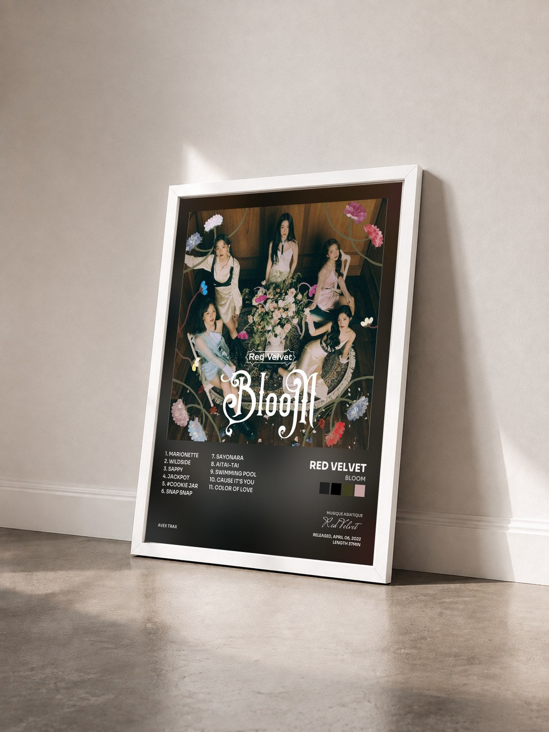 #blanc Tableau de l'album Bloom de Red Velvet vu de trois quarts, cadre blanc