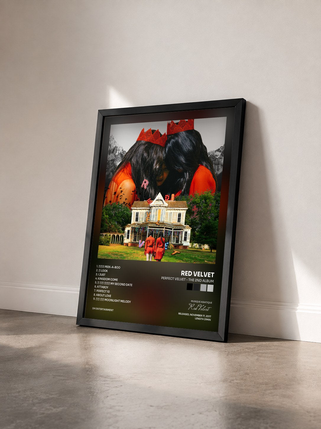 #noir Tableau de l'album Perfect Velvet - The 2nd Album de Red Velvet vu de trois quarts, cadre noir