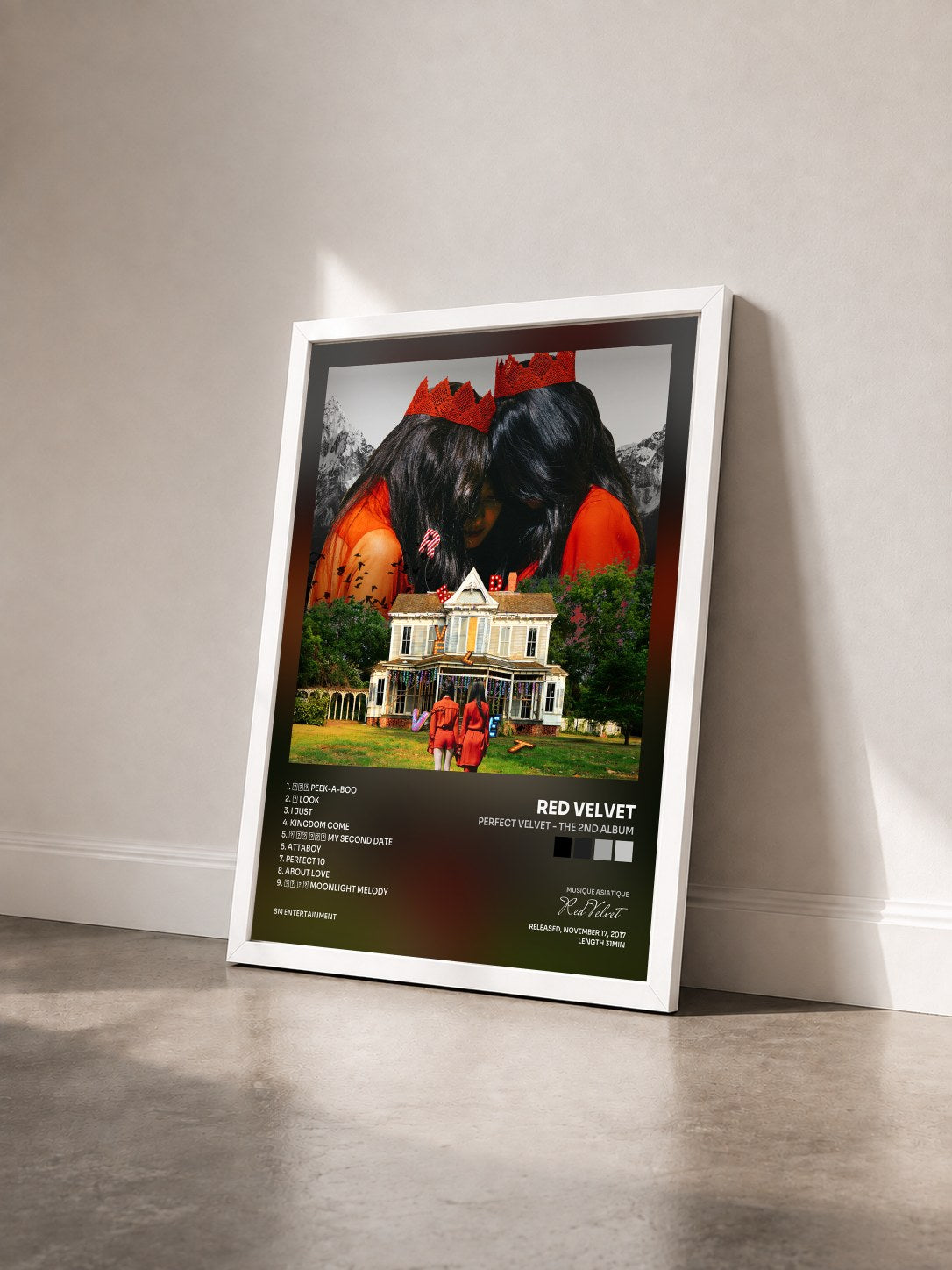 #blanc Tableau de l'album Perfect Velvet - The 2nd Album de Red Velvet vu de trois quarts, cadre blanc